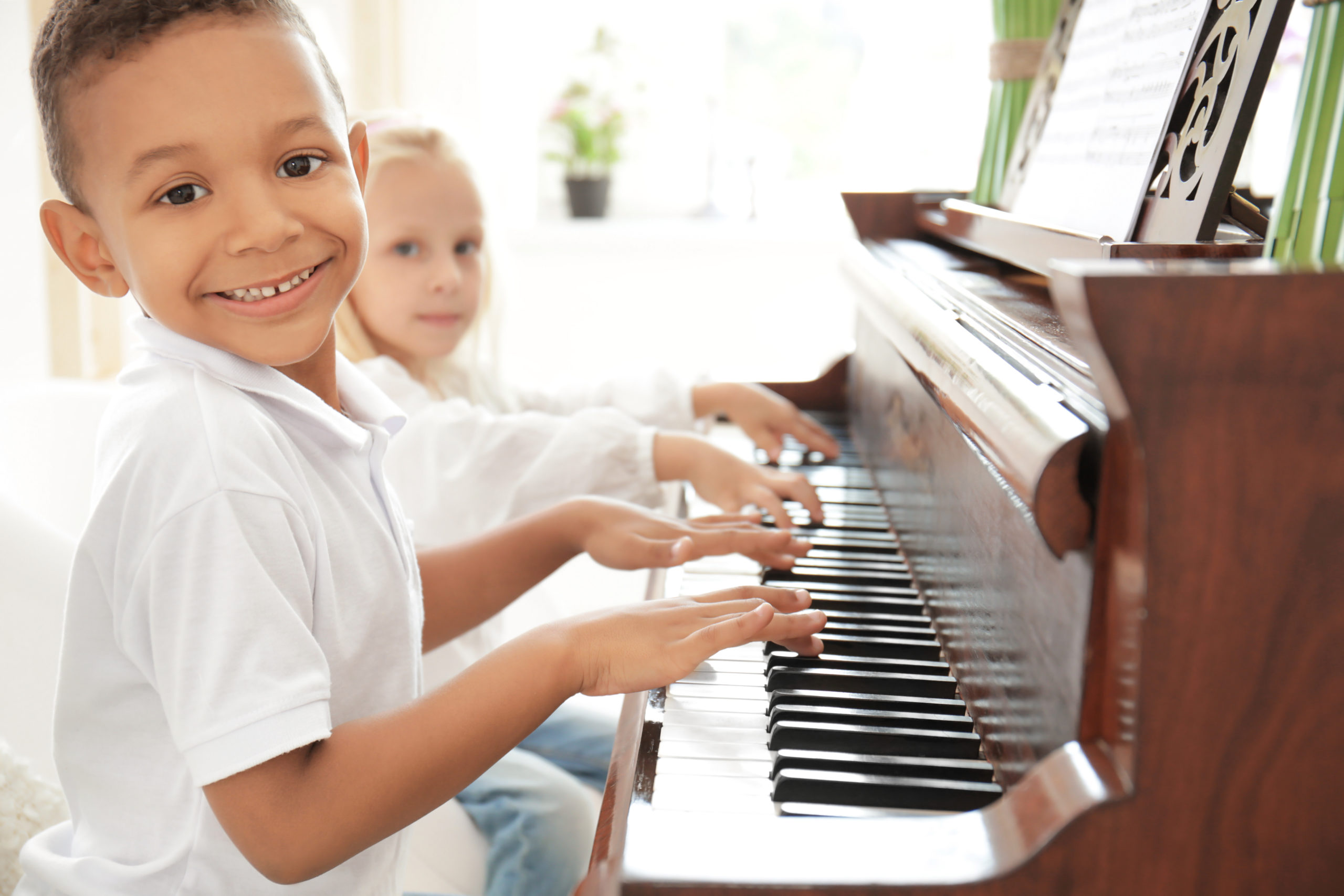 子供がピアノのレッスンを始める子供がピアノのレッスンを始める  